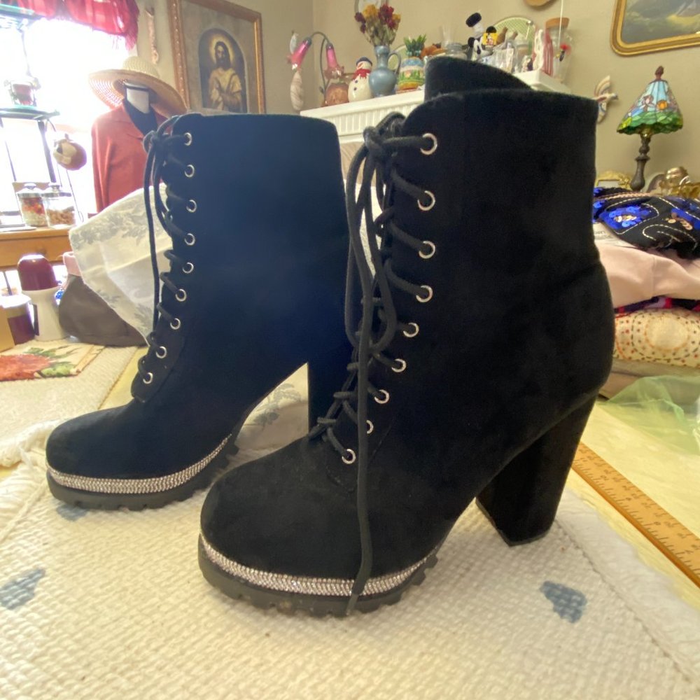 Lk New~Cape robin jilted 4"heel lace up bootie~8 1/2 M